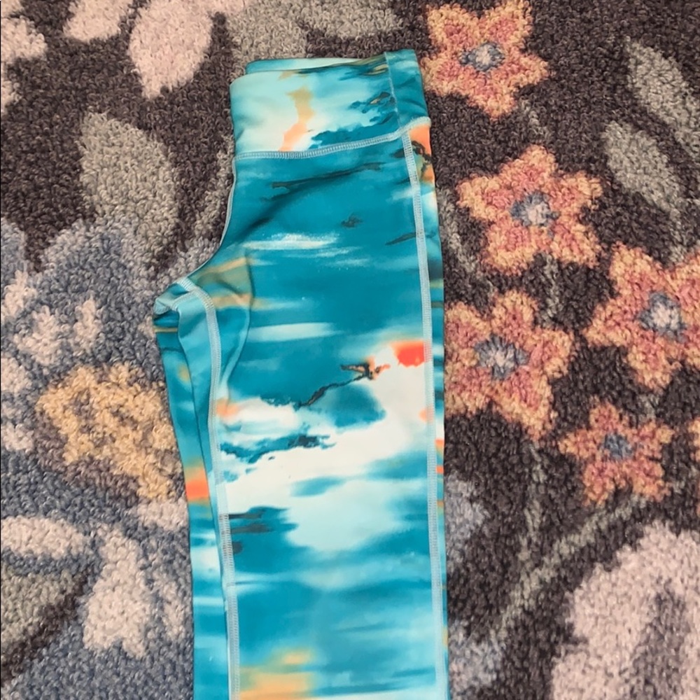 Old Navy Active Tropical Tie-Dye Capri